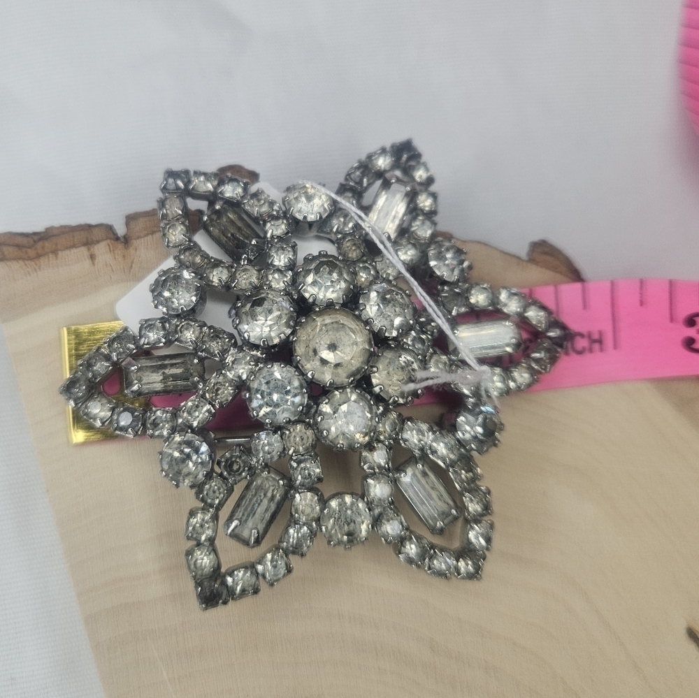 Albert Weiss Vintage Rhinestone Flower Brooch 1950s GUC 2.25" - Picture 8 of 8